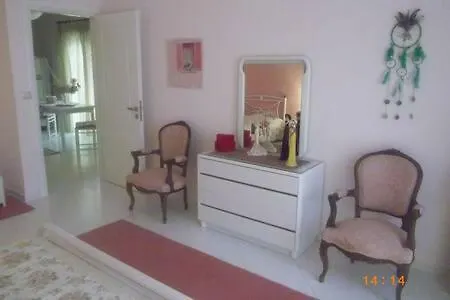 Private Upper Floor Of Central Kalambaka