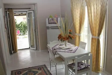 Private Upper Floor Of Central Kalambaka