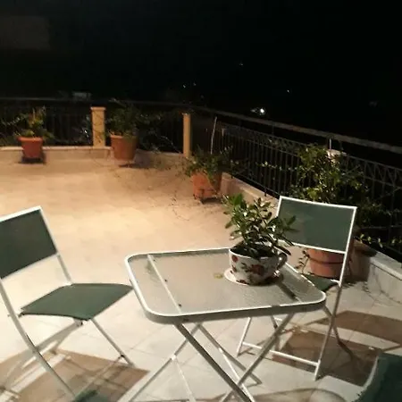 Private Upper Floor Of Central *